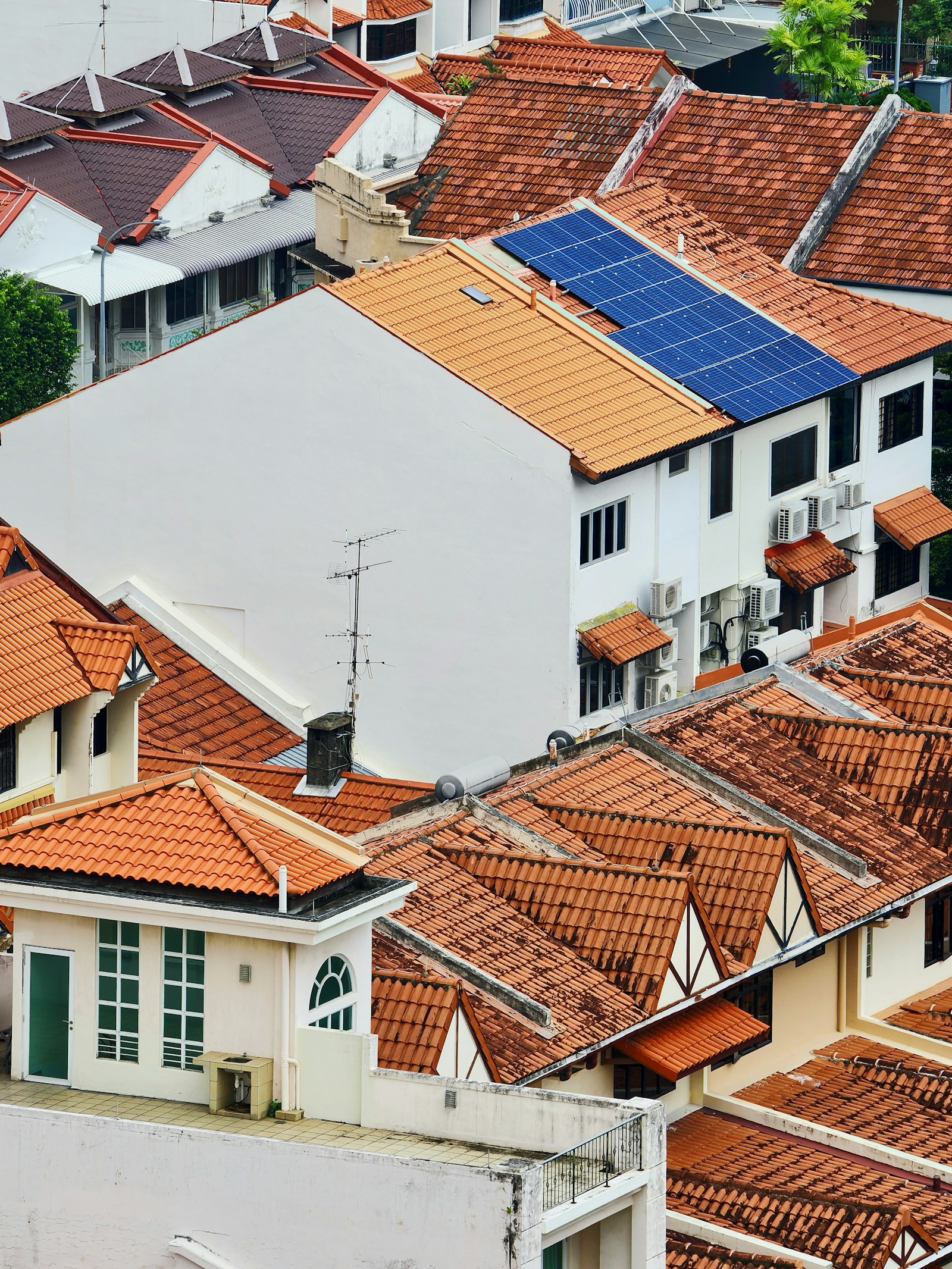 Zonnepanelen op het dak van een woning